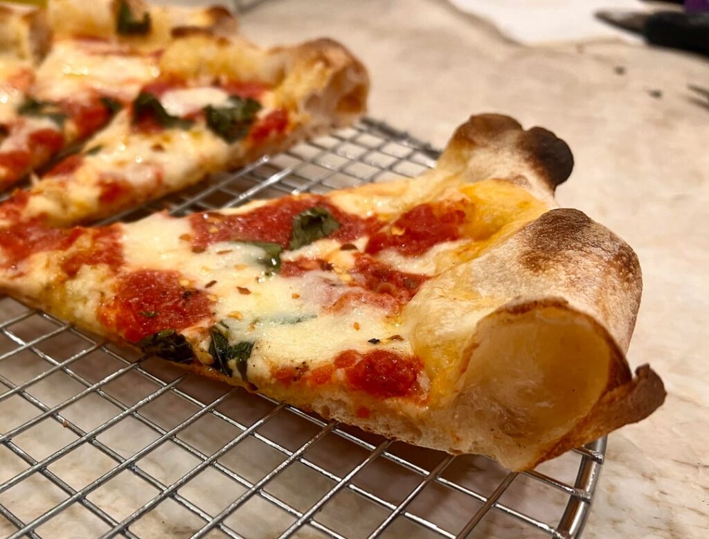 Sauce on top Margherita