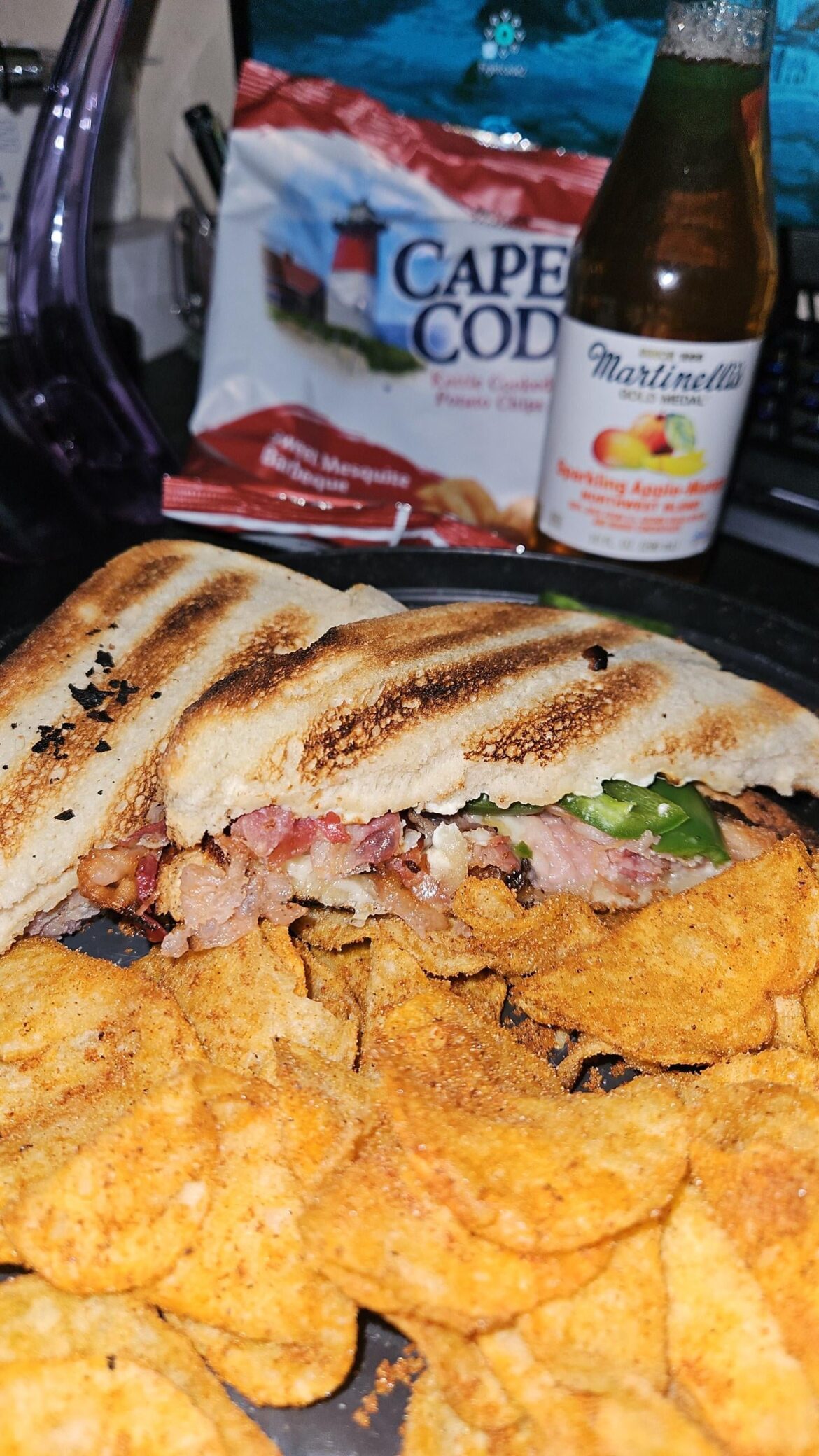 Fire roasted jalapeños, cream cheese, cheddar and bacon on Italian Bread.