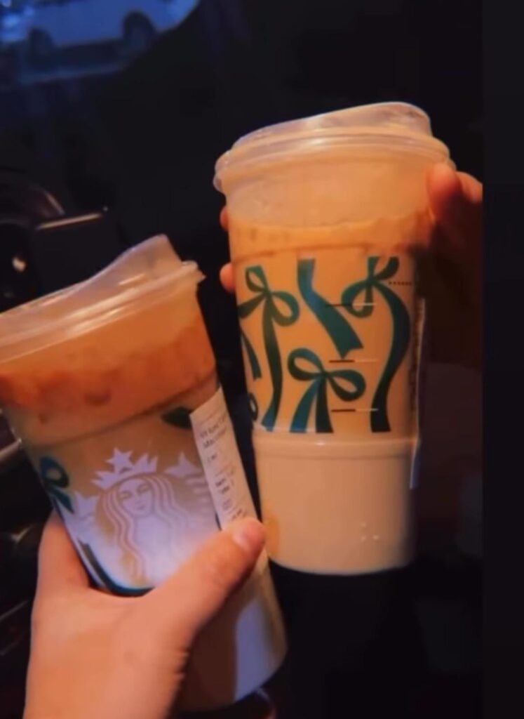 lovee wen they stay open late for the holidays 🦌