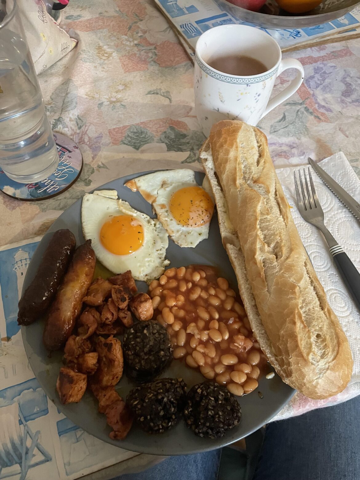 My boyfriend surprised me again this morning, fresh rolls and butchers meat