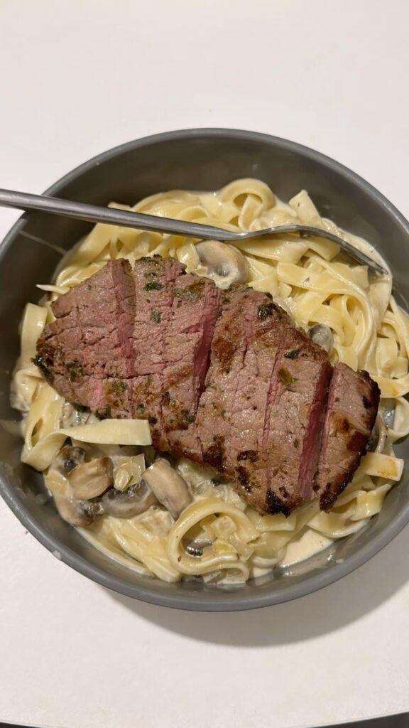 No crust steak , not enough sauce pasta