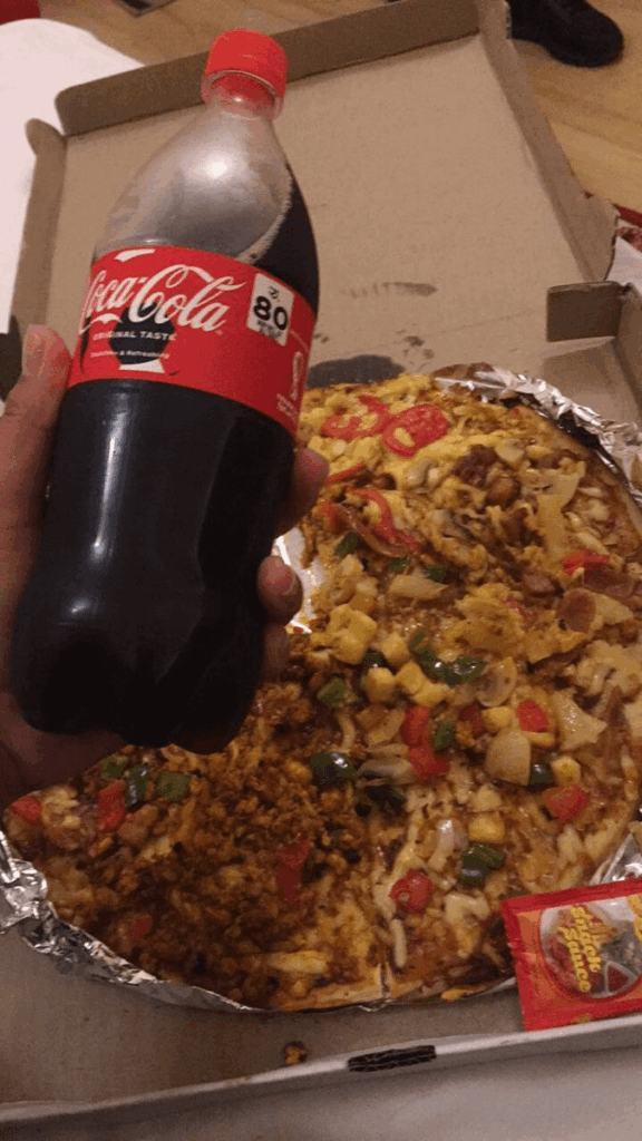 i drink soda, i eat pizza