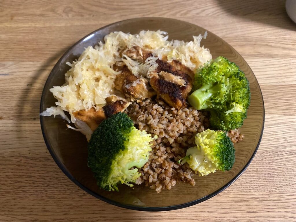 My Eastern-European OG lunch, a bit over 400 kcal and I’m good to go