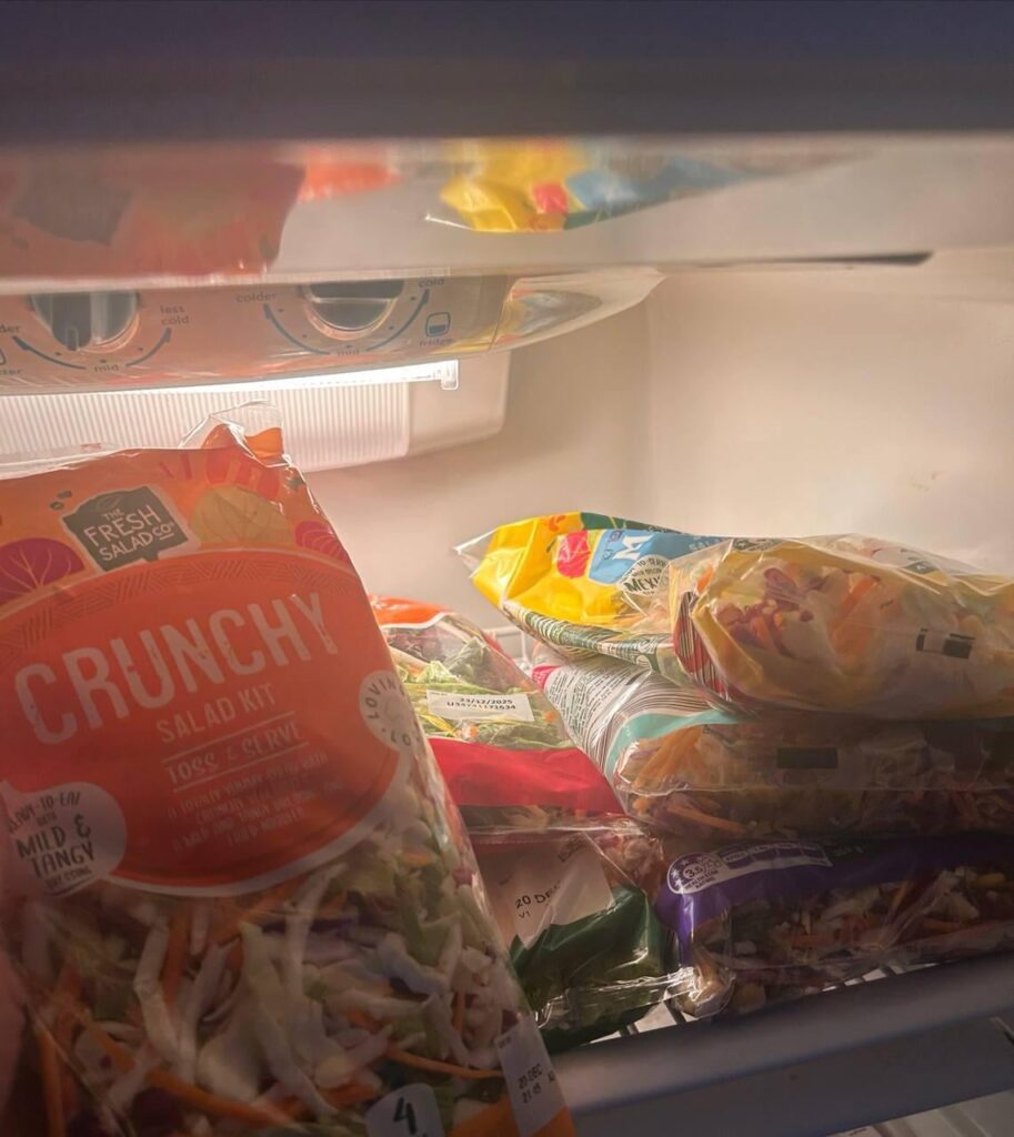 My lazy version of meal prep: salad kits 🤣🩵