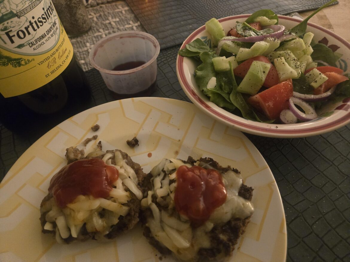 2 little cheeseburgers for dinner