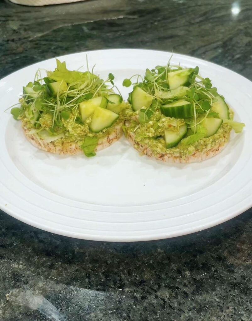 Avacado rice cakes with tofu, 110 cals per piece