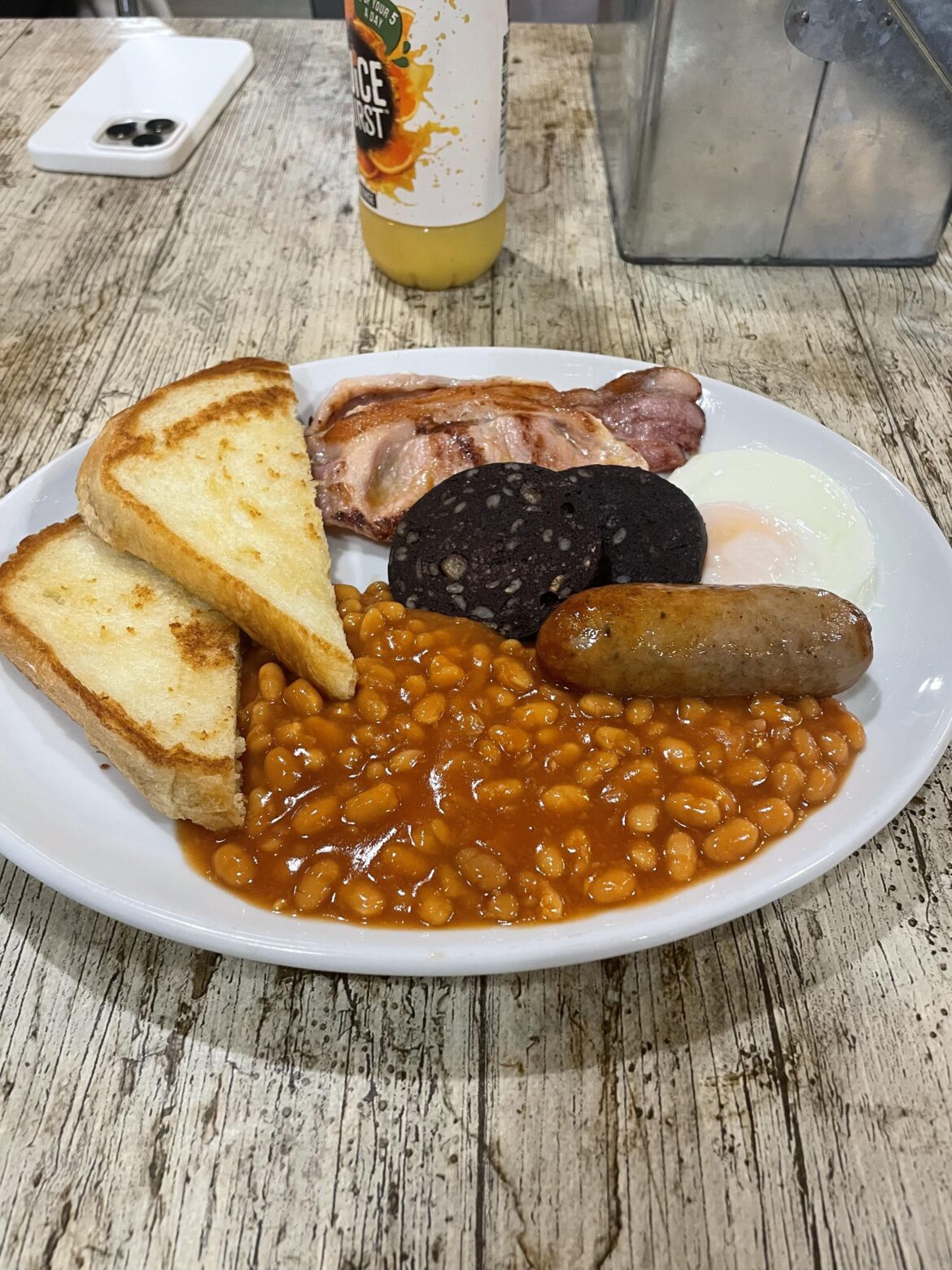 Deli'Mores Cafe, Essex (£12.80)