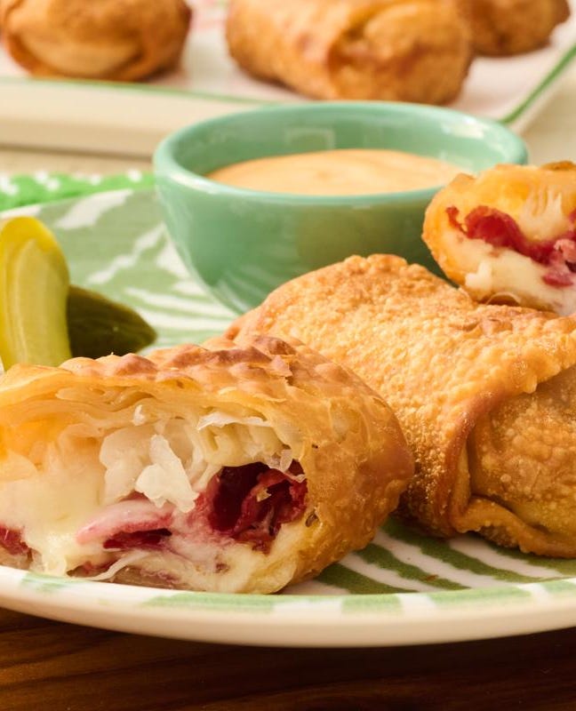 the pioneer woman's reuben egg rolls