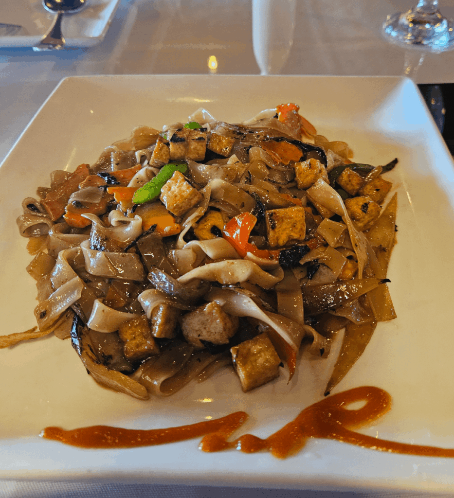 Vegan drunken noodles with tufu