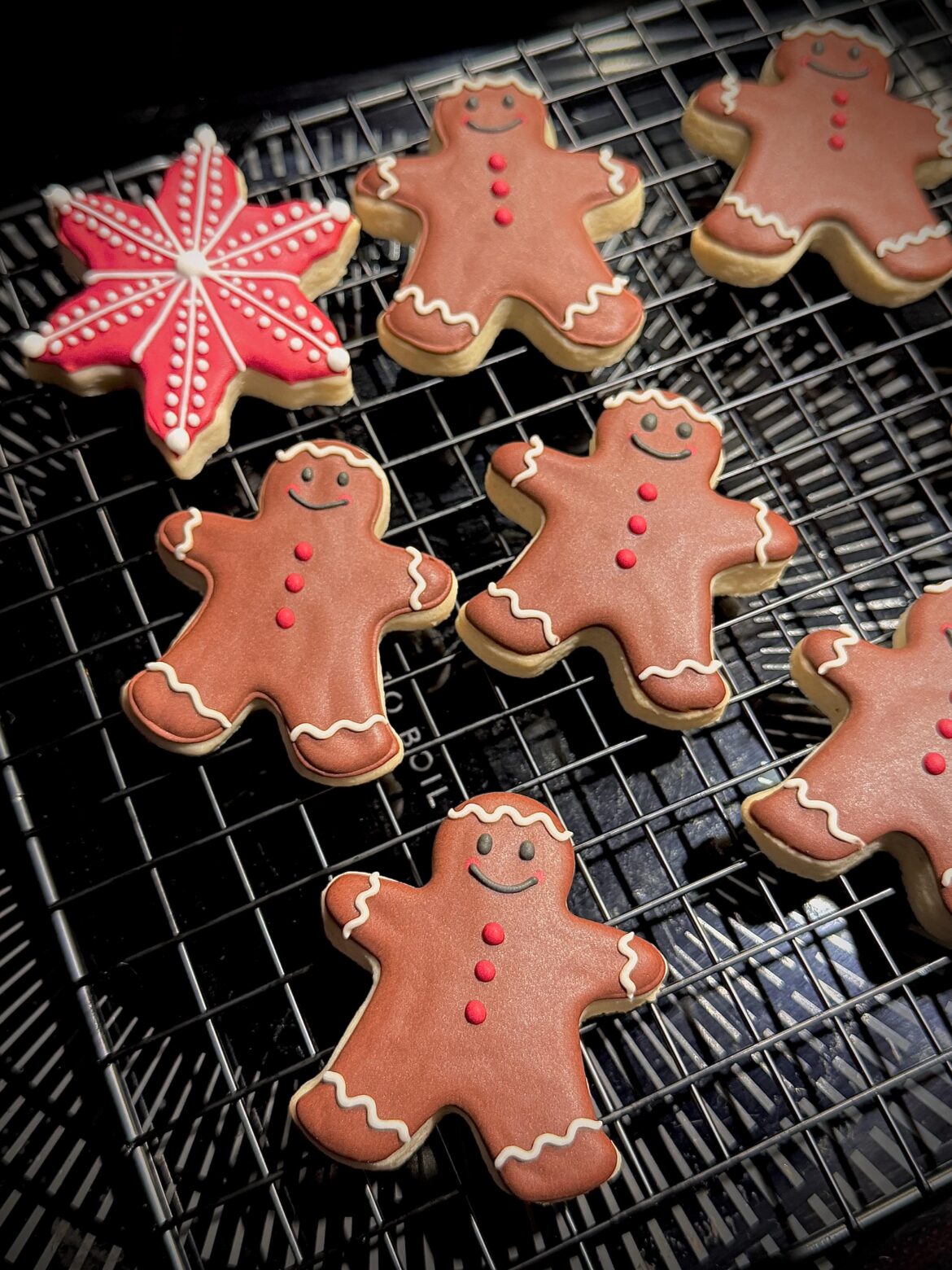 I just love decorating gingerbread men! What’s ur fav cookie to decorate?