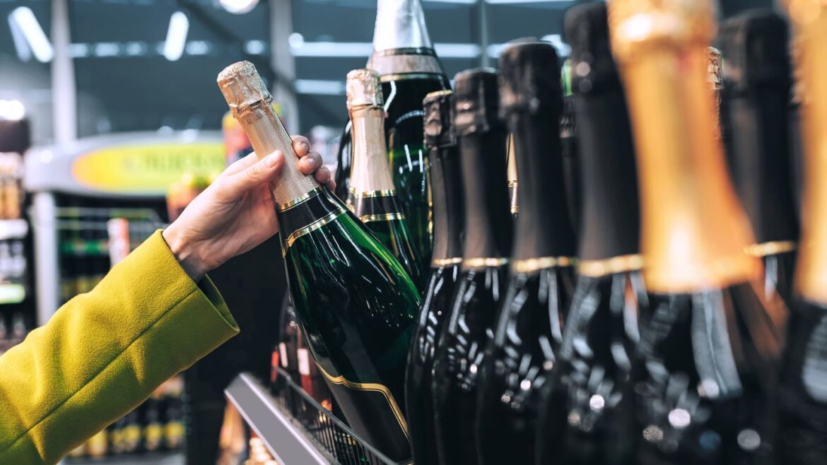 Saxco teams up with Revino to distribute reusable wine bottles