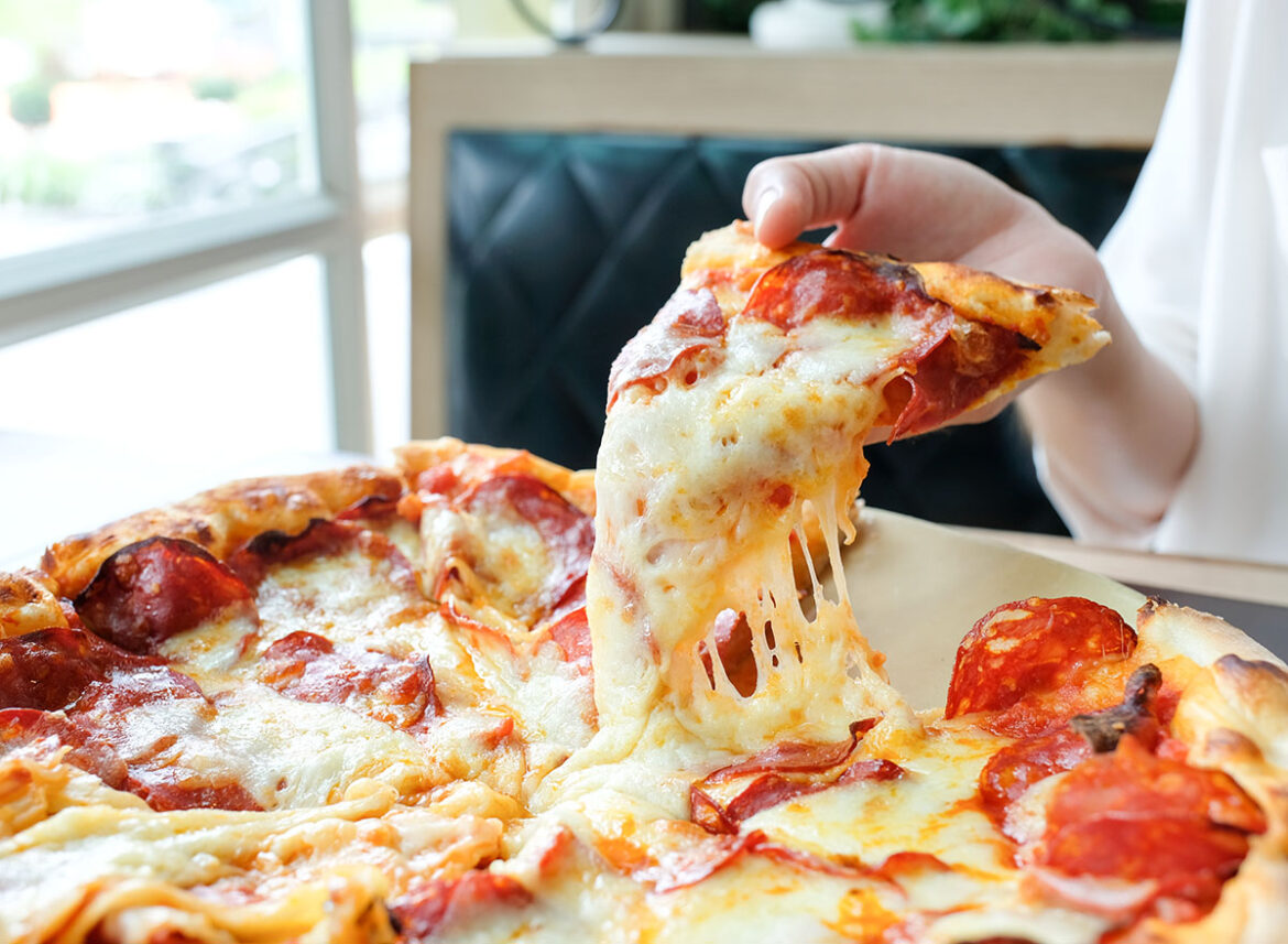 5 Chain Restaurants With the Best Pizza, According to Chefs