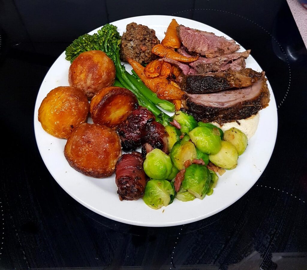 Delayed Christmas Dinner as I Was Poorly. Roast Lamb and All The Good Stuff. Hope You All Had a Great Day!