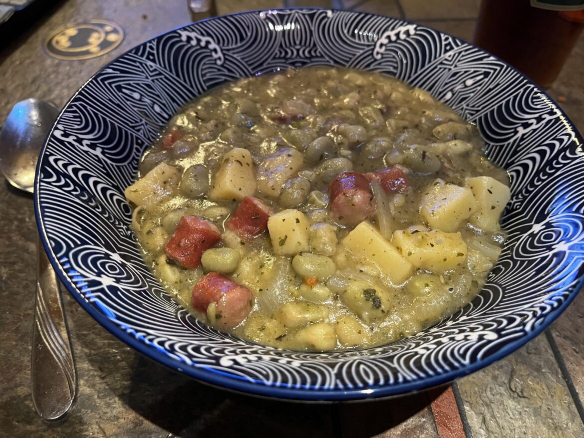 Dicke Bohneneintopf mit Mettwurst