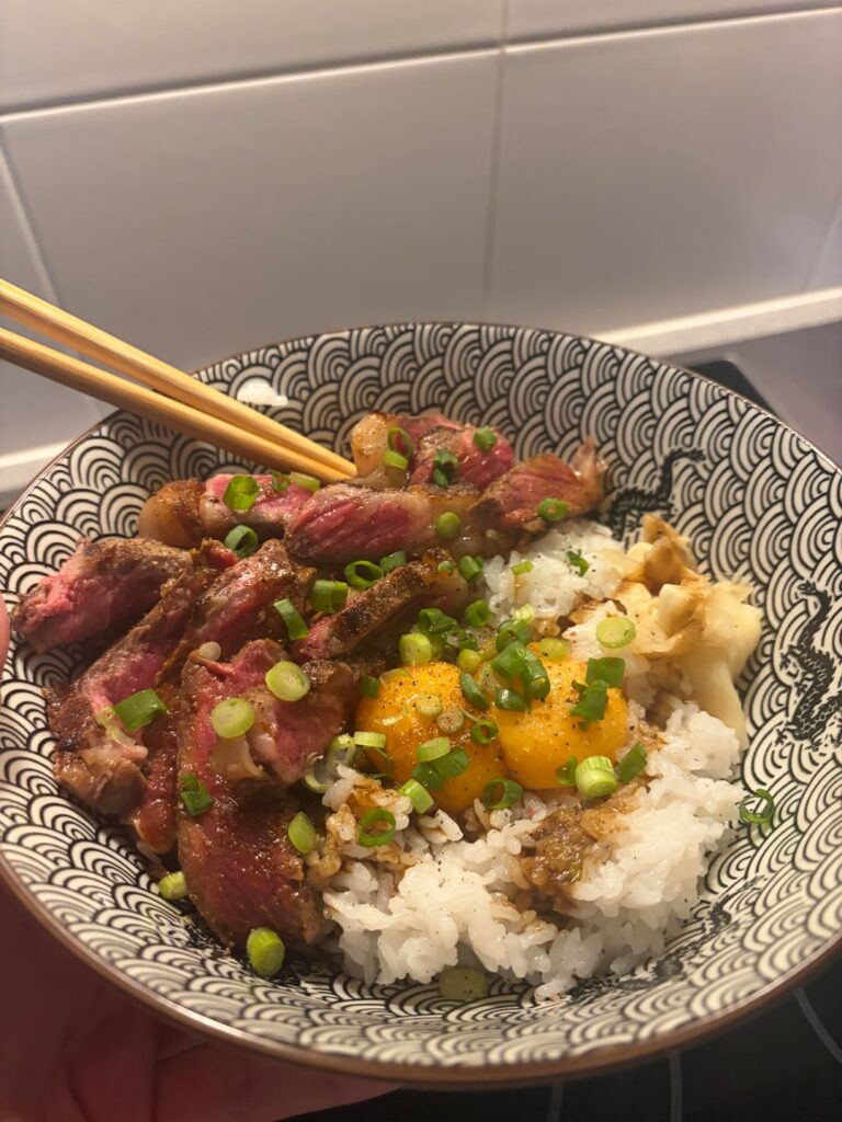 Steak donburi