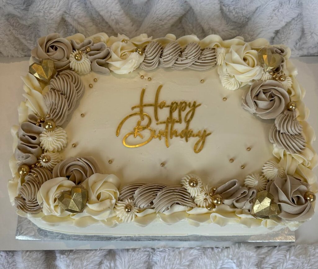 Elegant rosette cake ✨and matching 🧁