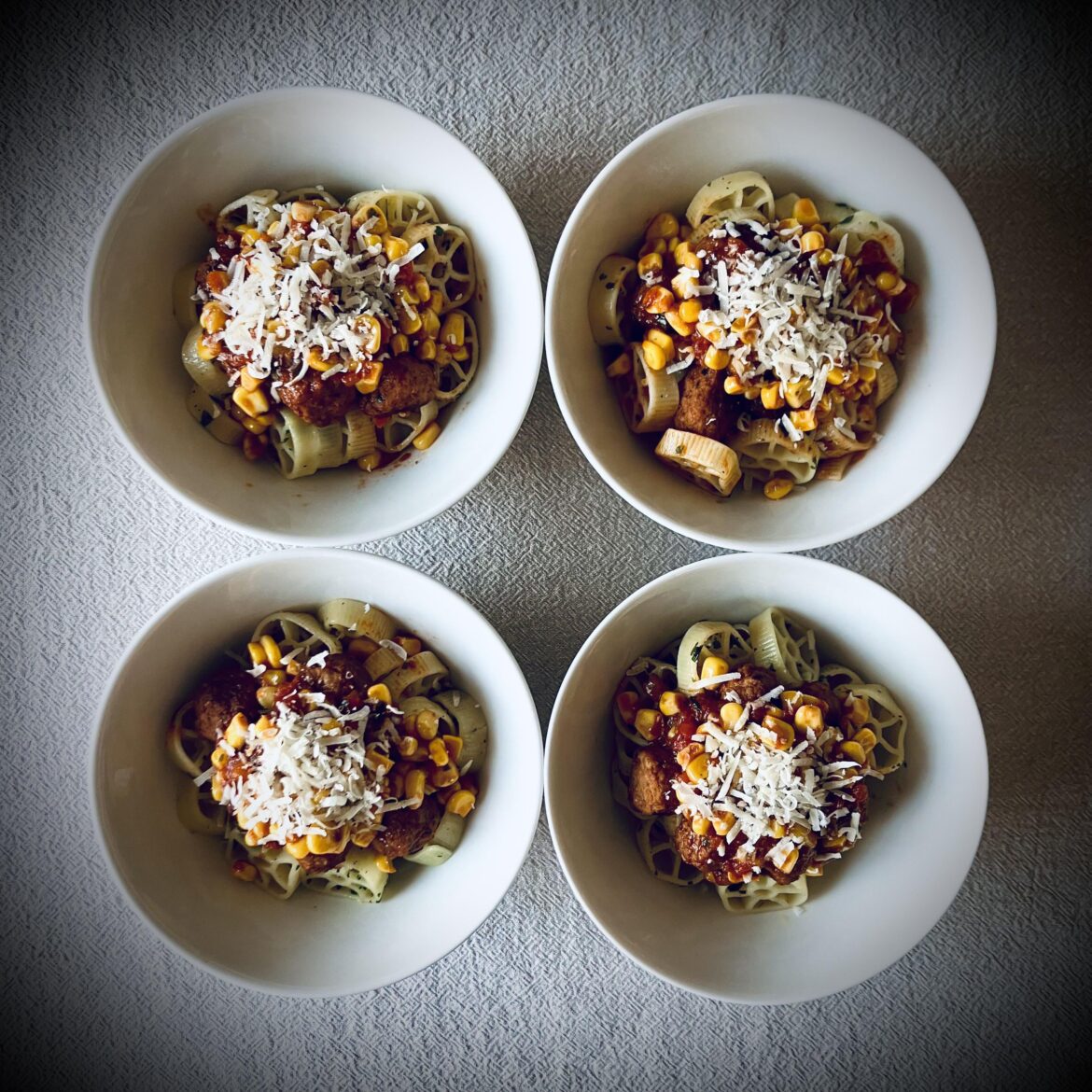 2552: meatballs & maize in tomato sauce with rotelle