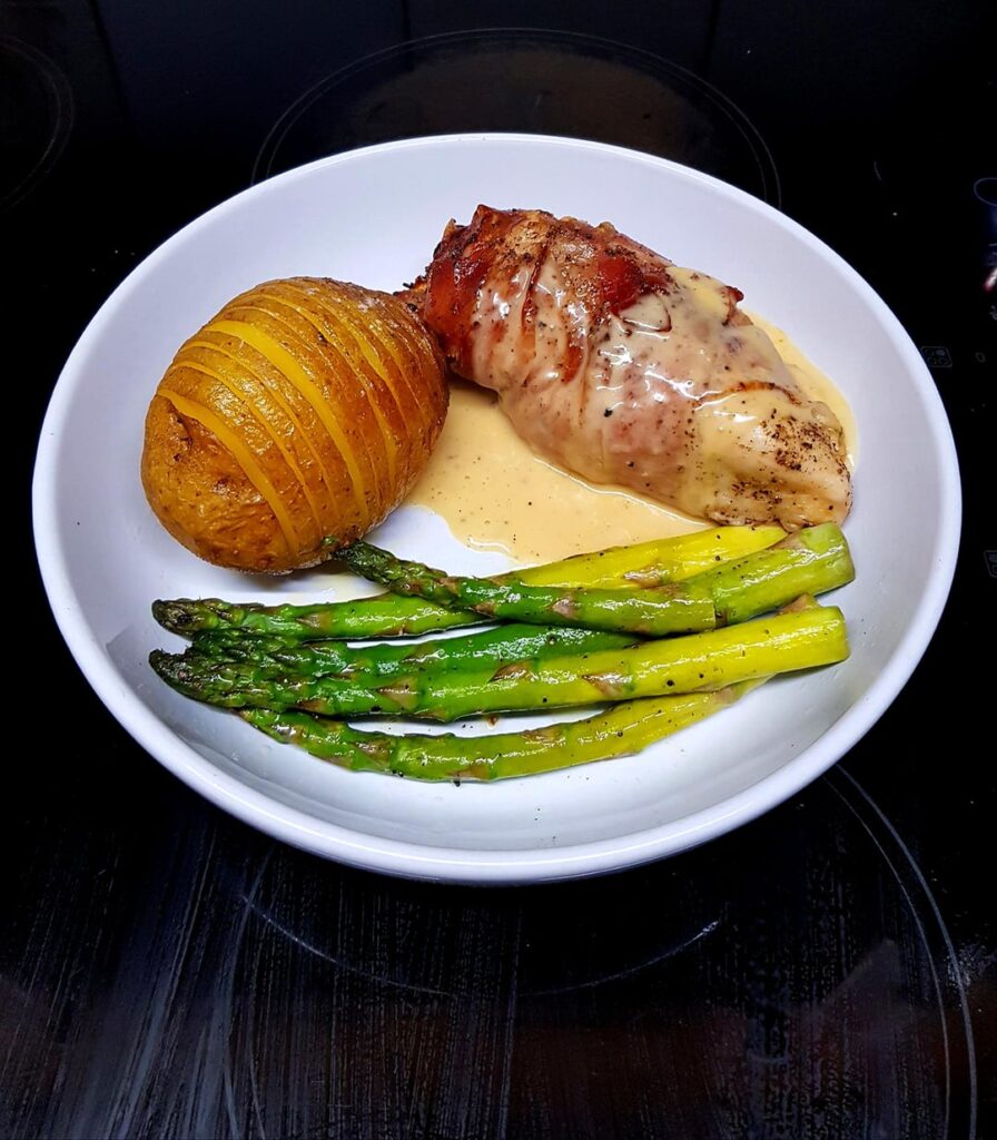 Tomato, Basil and Mozarella Stuffed Chicken Wrapped in Prosciutto, Hassleback Potato and Asparagus. White Wine Cream Sauce.