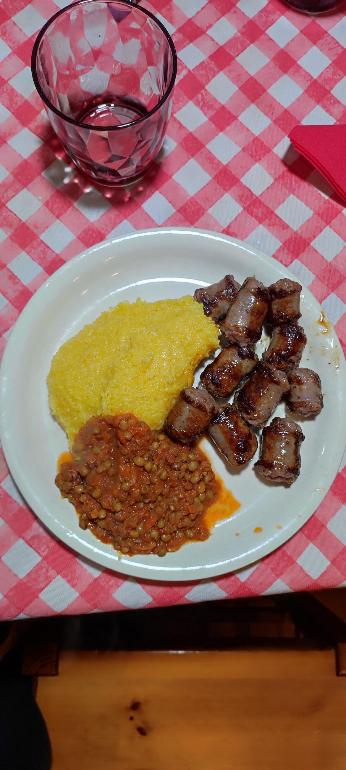 [New Year's Eve dinner] Polenta, sausage and lentils 😋. Happy new year to you all! ❤️