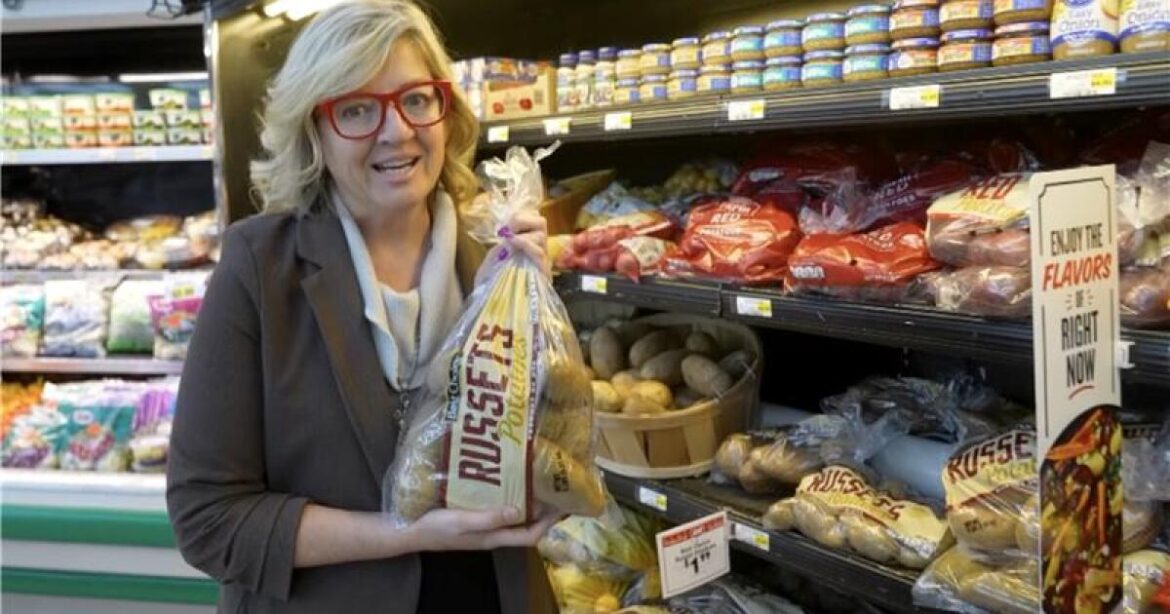 Ham over beef, and other ways to keep Christmas meal costs down