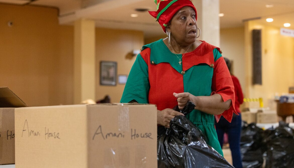 St. Sabina volunteers bring nearly 1,600 meals to those in need on the South Side