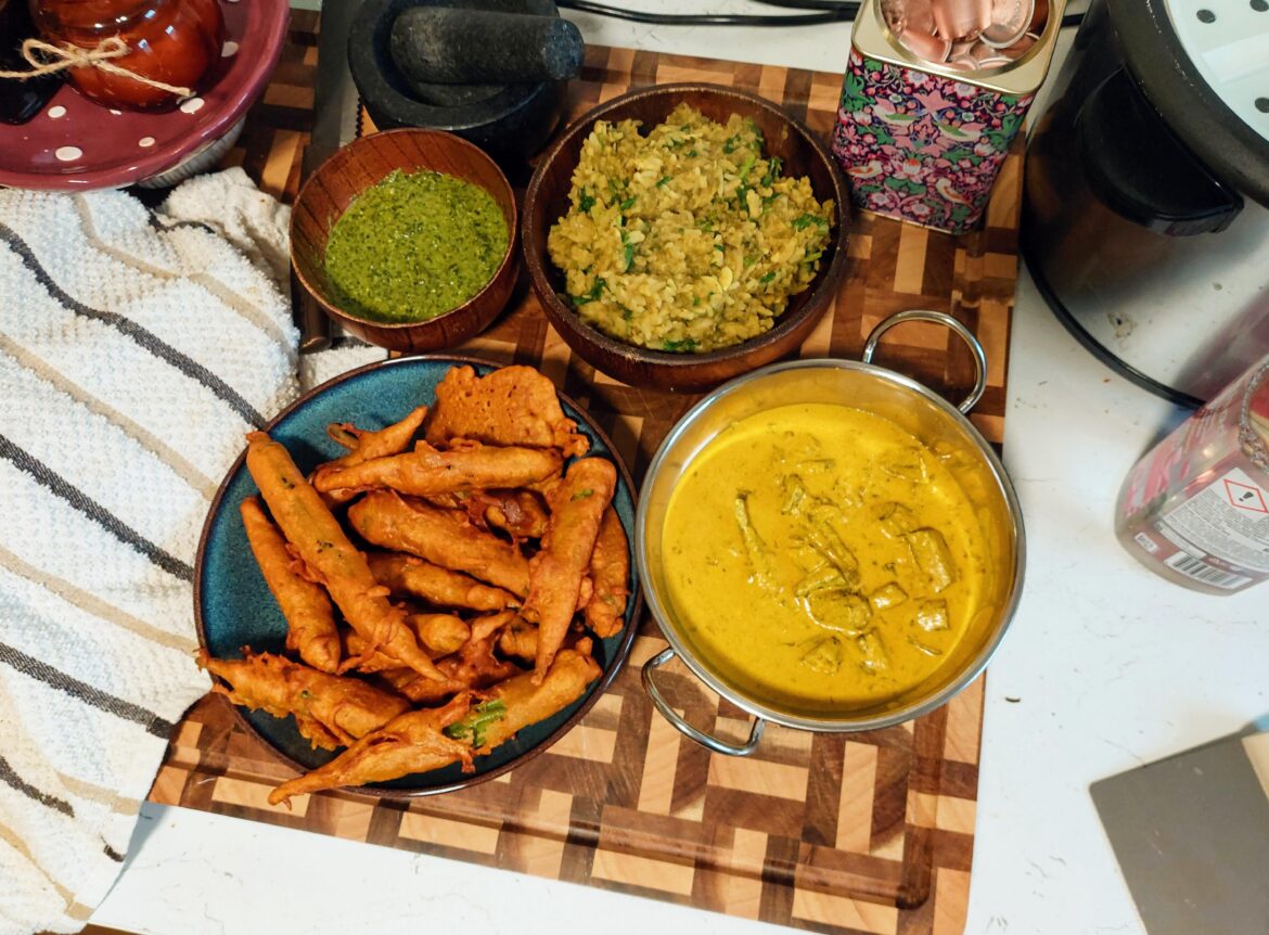 Bhindi Kadhi, Khichdi, Bhindhi Pakora, and Dhania Chatanee (Gujurat, India)