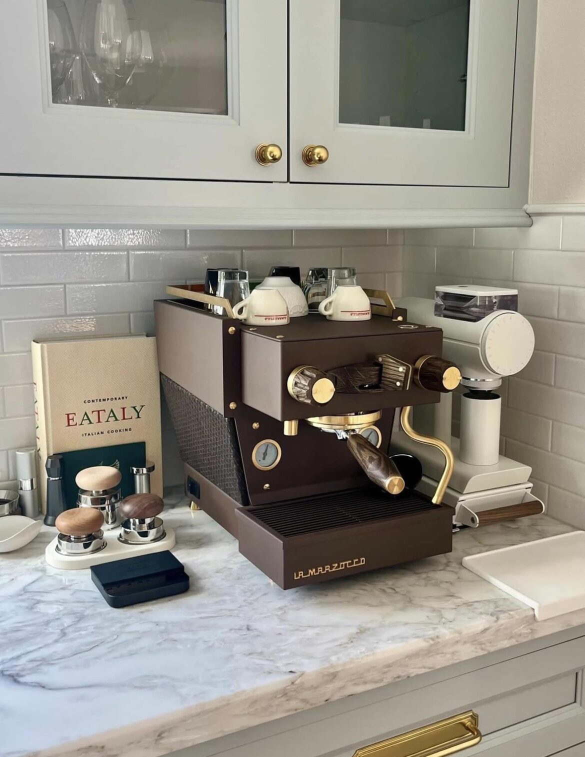 Wondering what accessories are pictured here! Any thoughts?