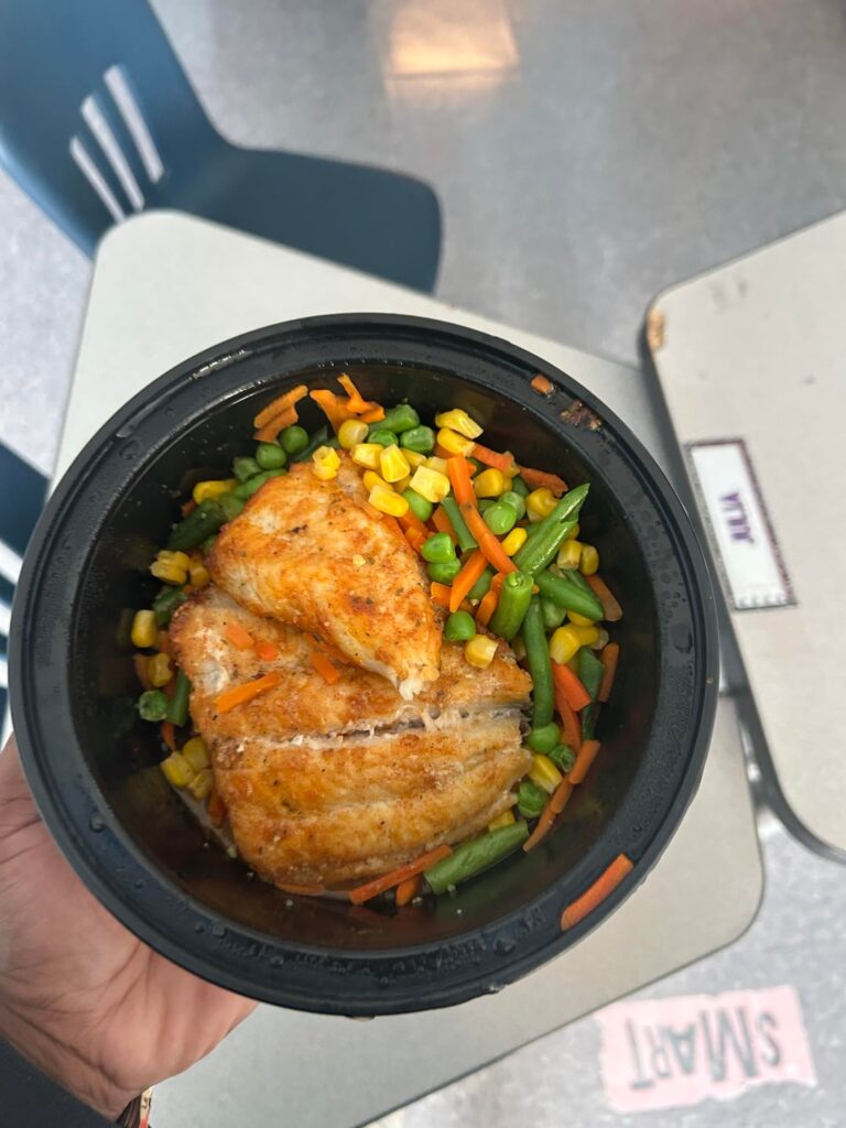 Tilapia and mixed veggies for the win — 263 calories in total!