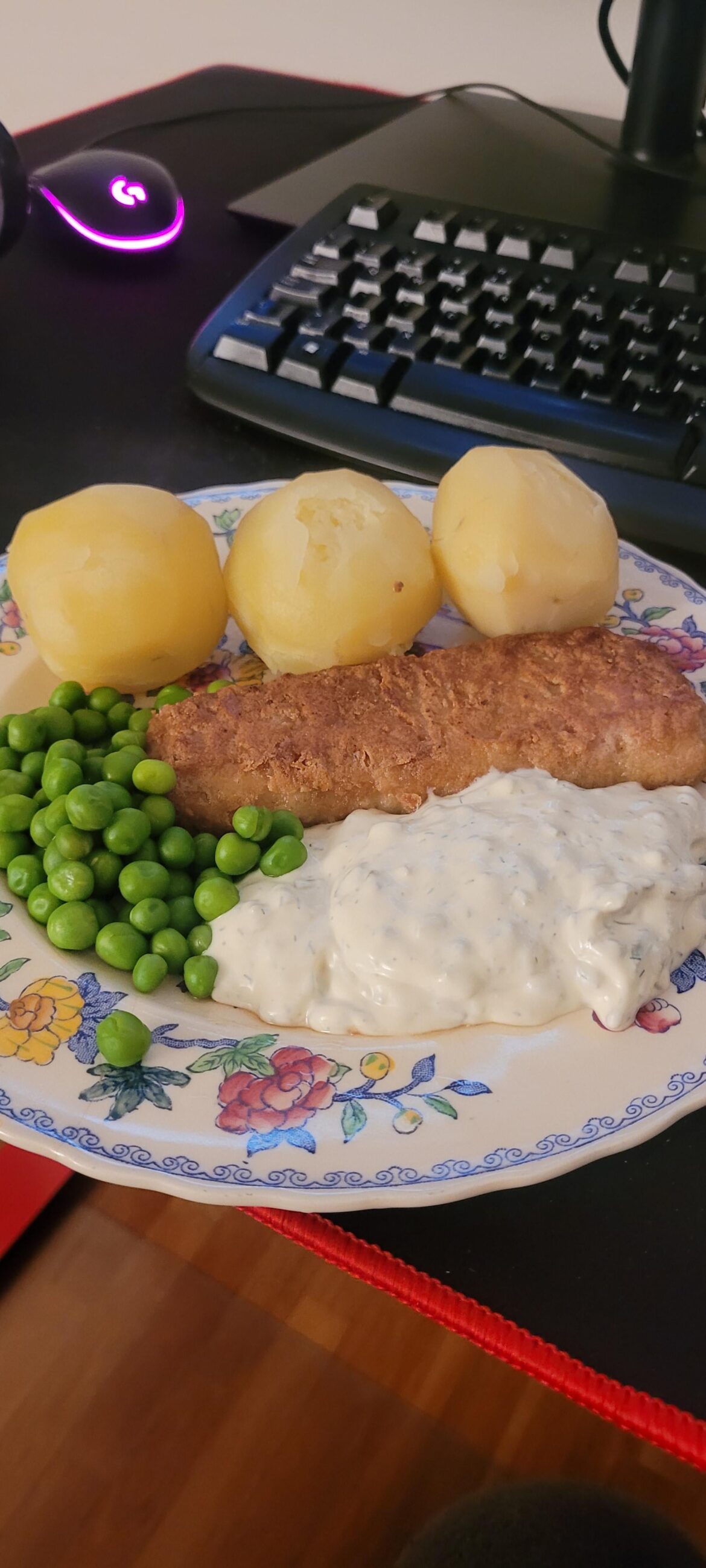 A Swedish classic that is the favourite of many school children. Deep-fried cod with peas, potatoes and "cold sauce" (not tartar sauce. Explanation in comments)