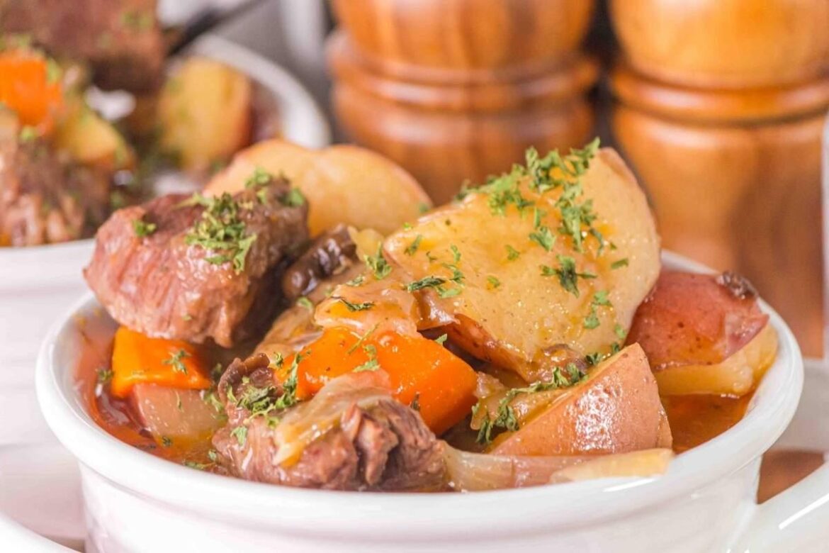 Easy Slow Cooker Beef Stew