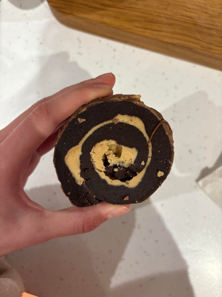 kinder bueno brownie yule log calories?