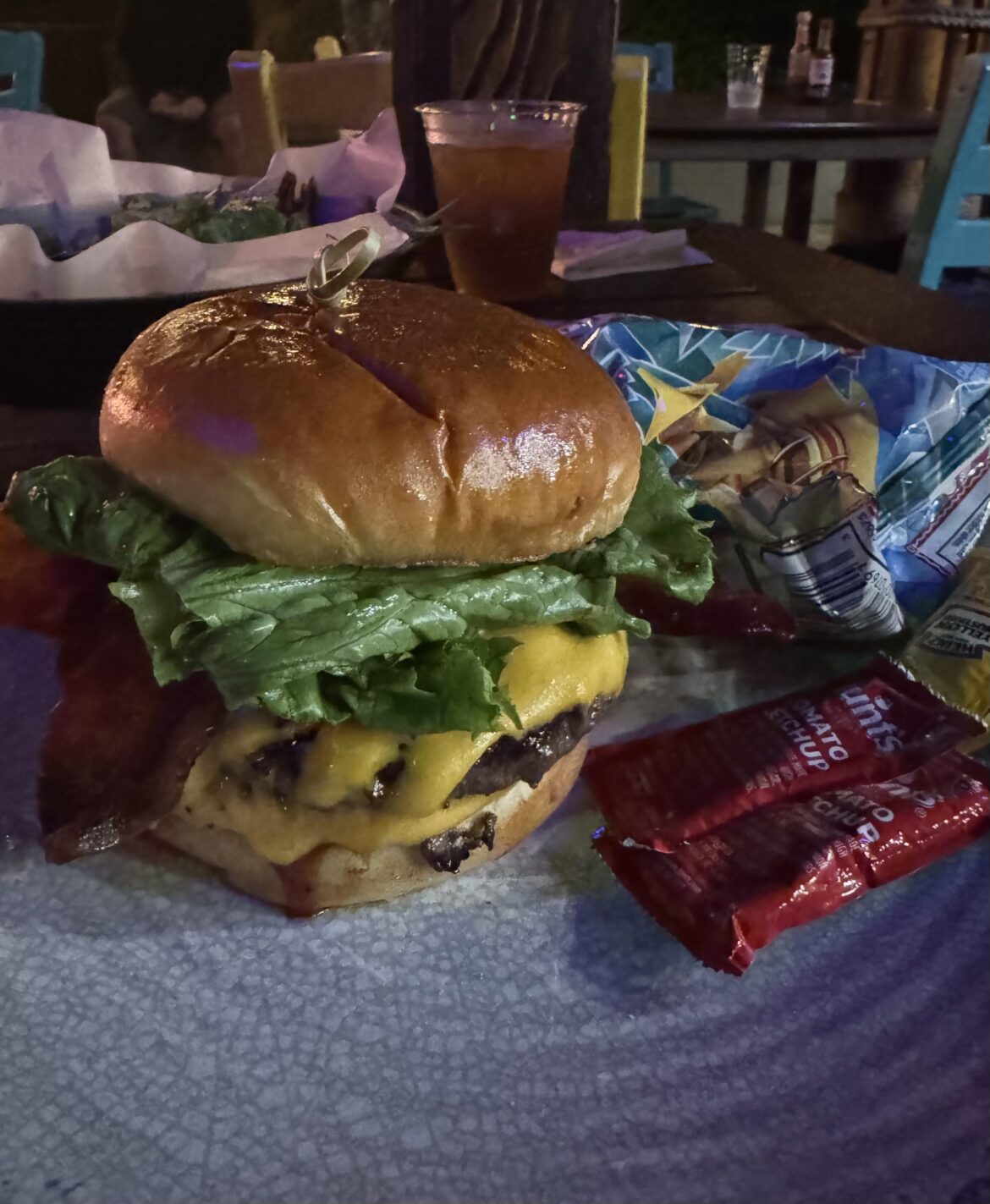 Mamahunes Tiki Bar Double Double