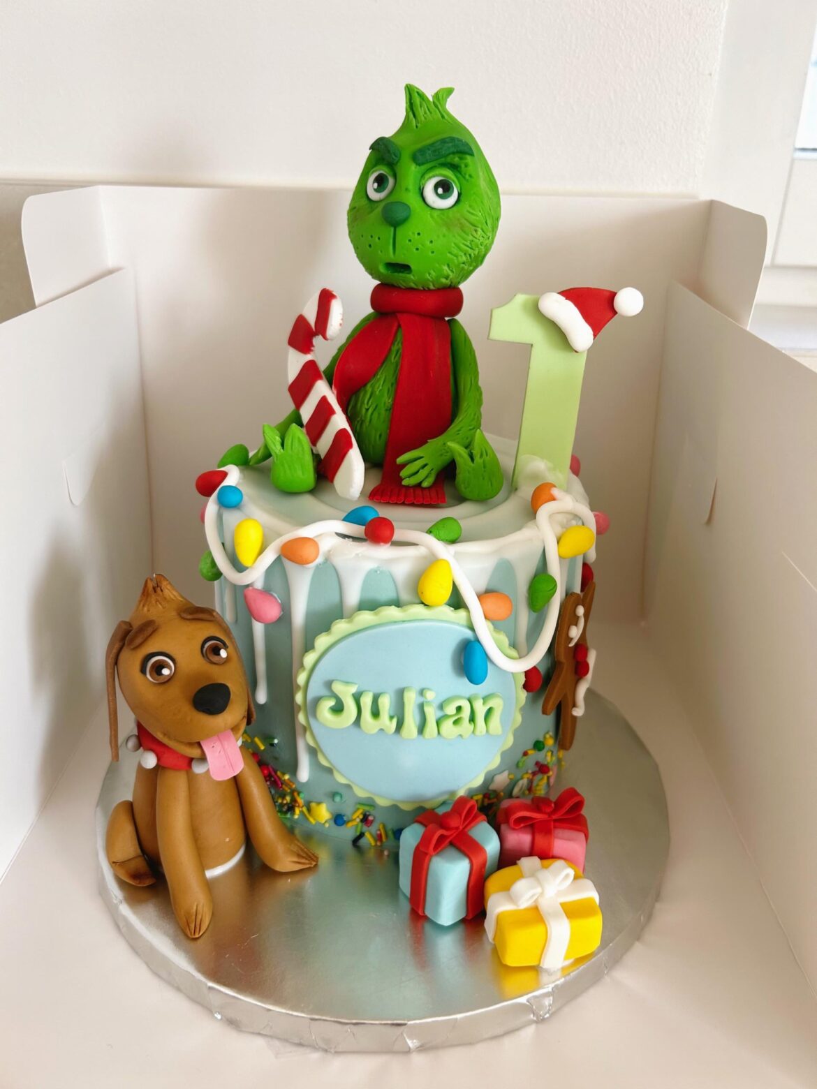 Grinch Christmas cake