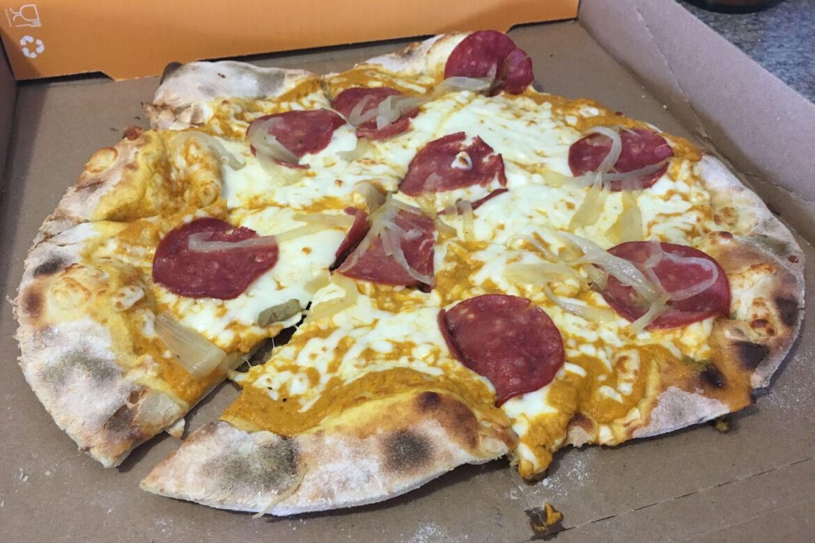 Garfield-shaped pizza from the now-closed (2019-2021) GarfieldEATS restaurant in downtown Toronto. I don’t know about you guys, but this doesn’t look appetizing in the SLIGHTEST.