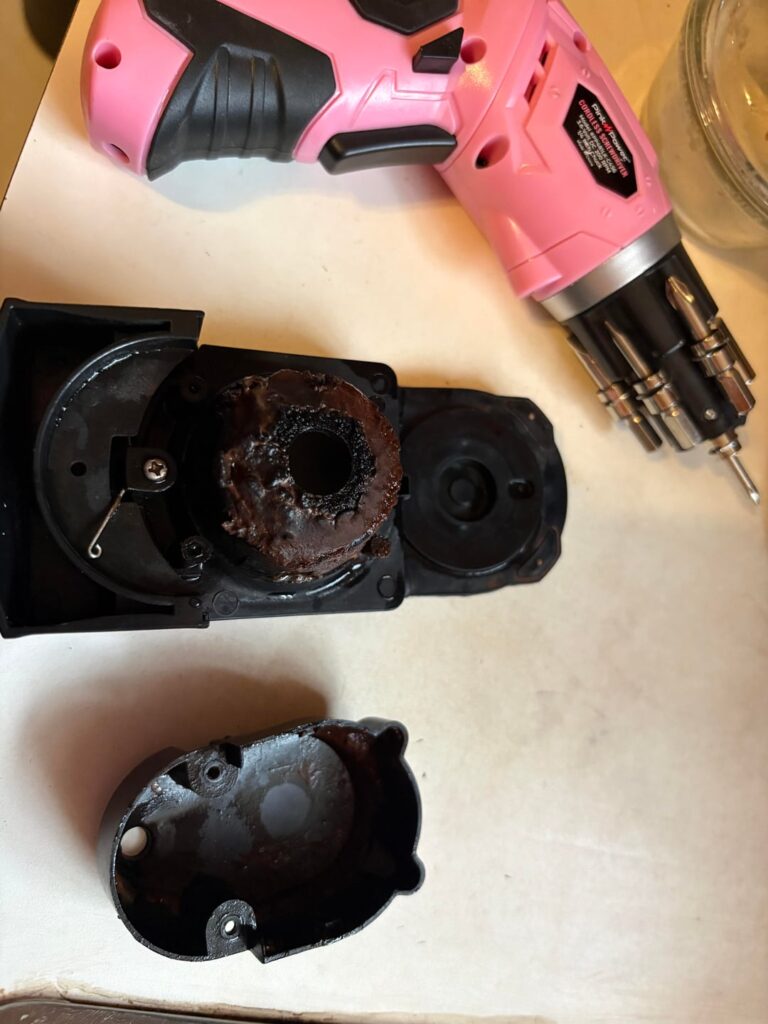 Cleaning the pod holder for my Nescafé dolce gusto maker, then I saw screws and my intrusive thoughts won. Cleaning the pod holder for my Nescafé dolce gusto maker, then I saw screws and my intrusive thoughts won.