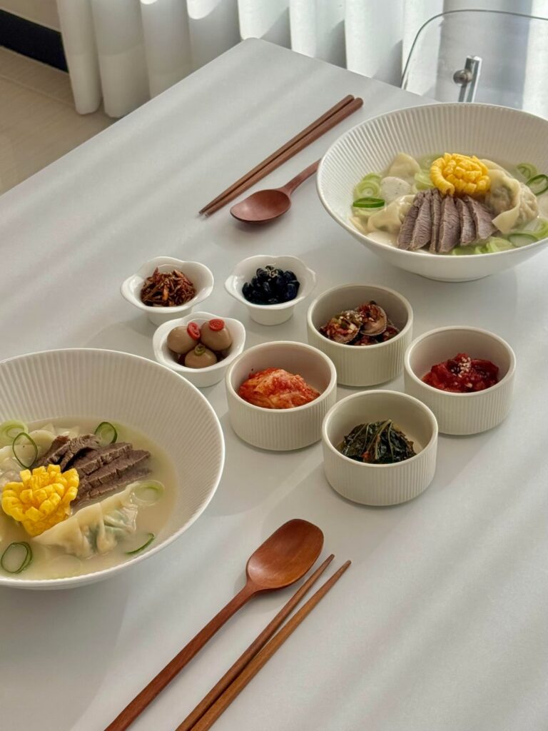 A bit late, but here is our New Year's Tteokguk. (Dumplings are homemade, rice cakes are... store-bought 😅)