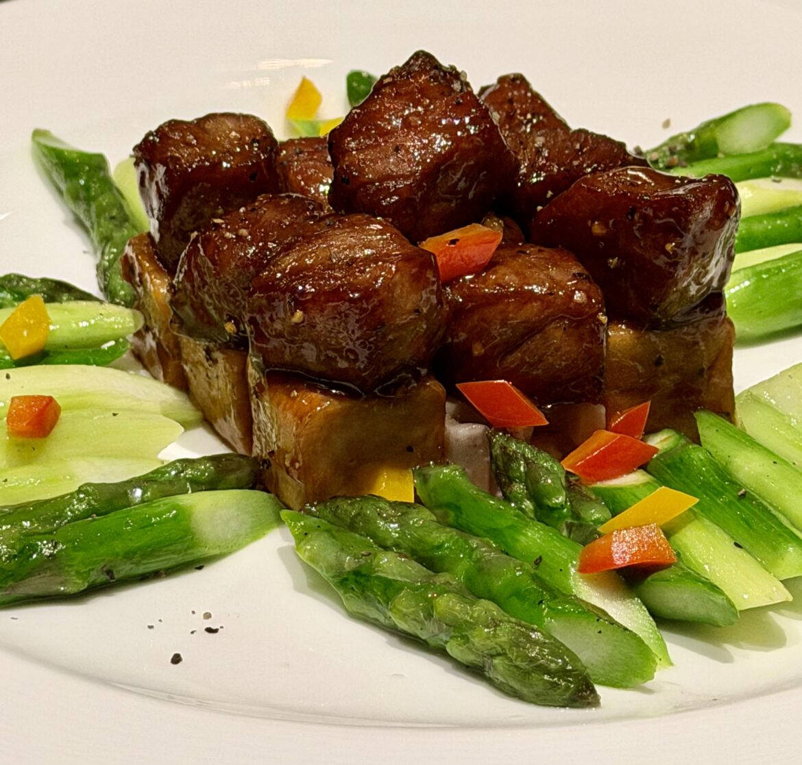 A5 wagyu steak bites with asparagus
