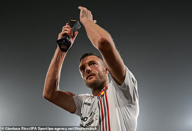 Jamie Vardy has become the first English footballer to win Serie A's Player of the Month award