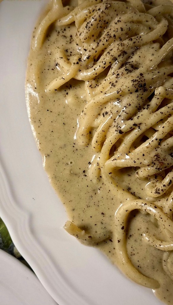 The Cacio e Pepe sauce with pinci pasta is ready for its close-up.