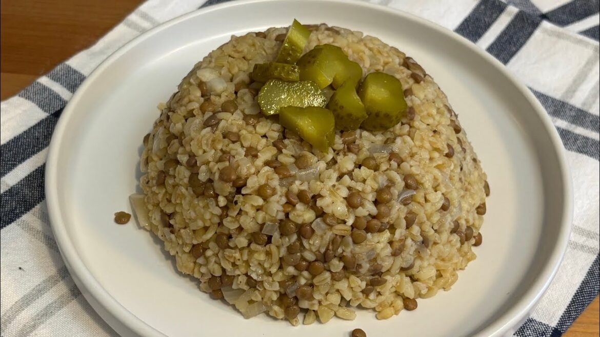 Turkish Bulgur Pilaf with Green Lentils (Mercimekli Bulgur Pilavı)