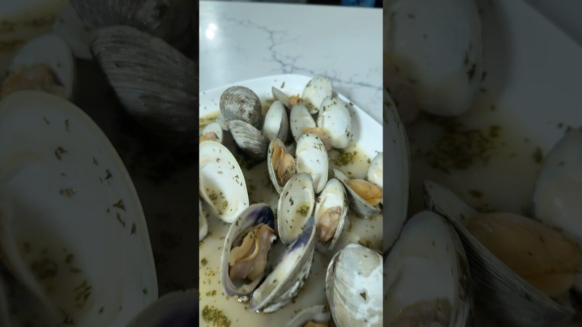 Steamed Clams with Lemon Garlic Butter Broth
