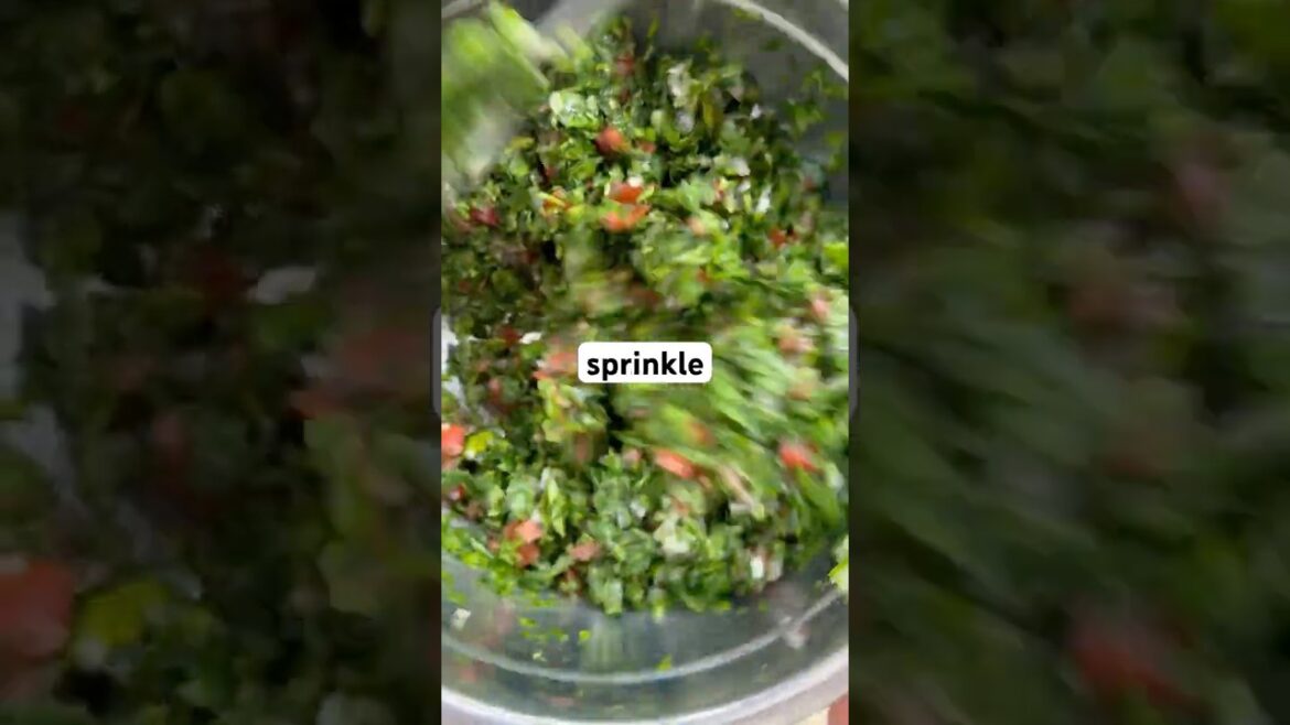 Lebanese tabbouleh - top tips how to make the best parsley salad! #lebanesefood