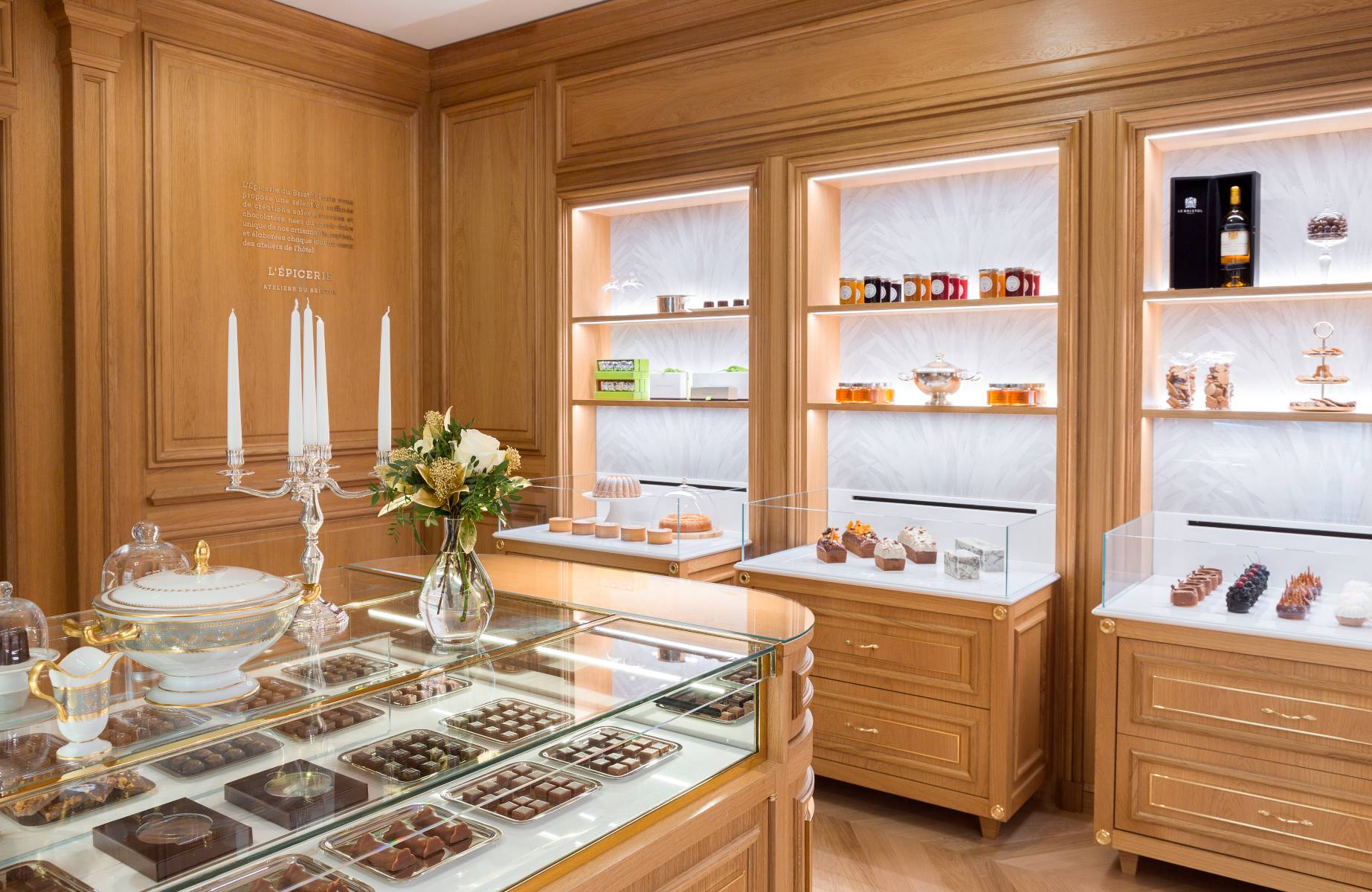 L'Epicerie des Ateliers at Le Bristol hotel in Paris, where you can find Maxence Barbot's creations to take home. © Claire Cocano