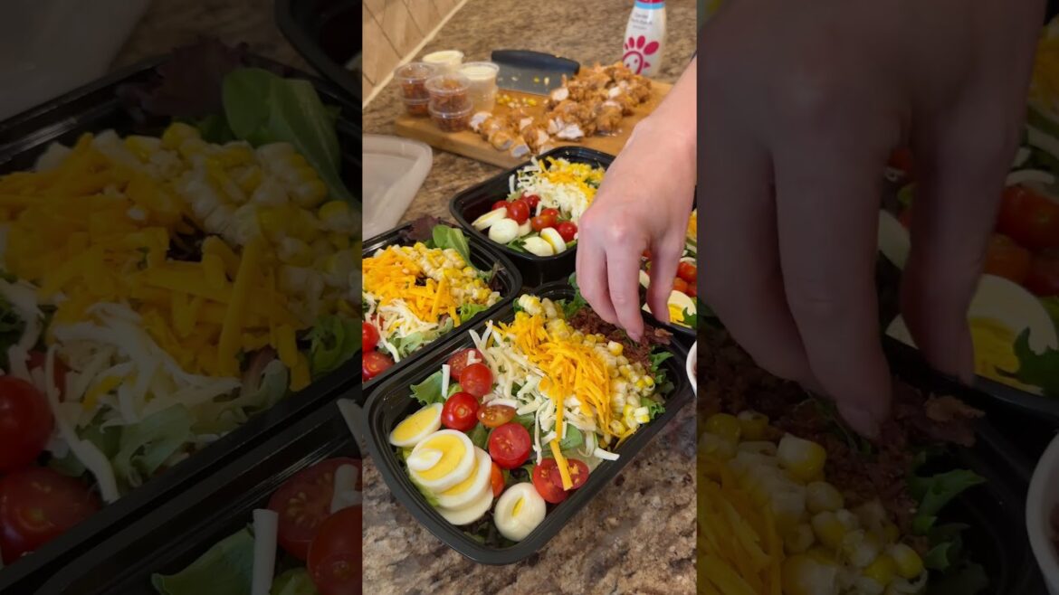Chick-fil-A Cobb Salad RECIPE on dinnerin321.com #recipe #easyrecipe #salad #chicken #delicious #yum