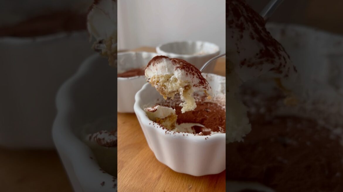 Dolce di Natale al cucchiaio con crema al mascarpone e pandoro imbevuto al caffè❤️✨ #ricettafacile