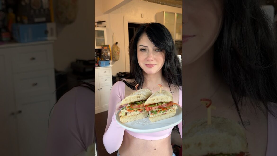 Green Curry Tuna Salad Sandwich! #cooking #easyrecipe #sandwich