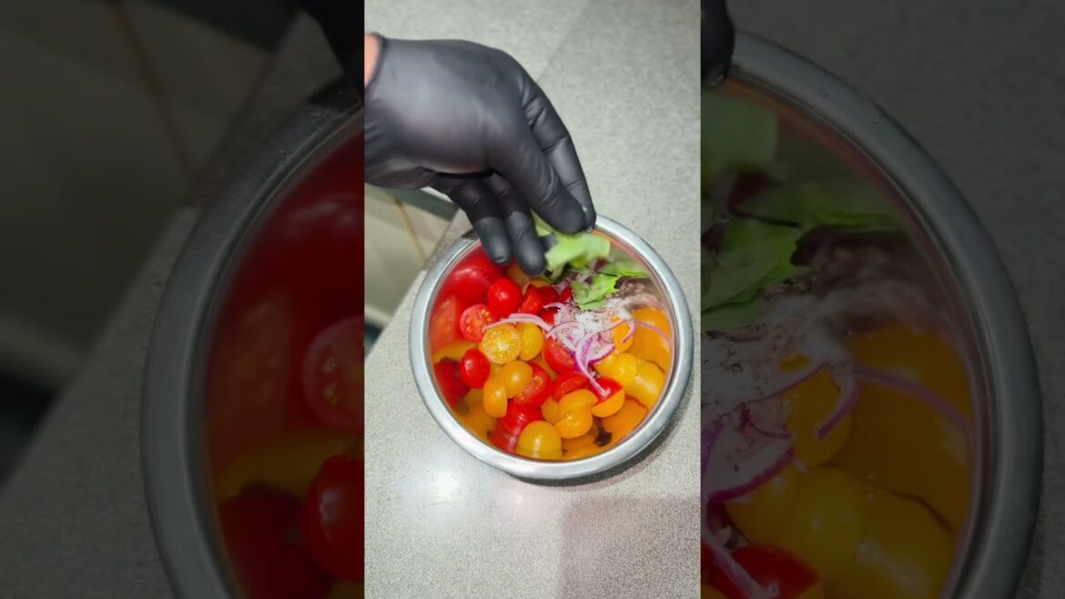 Fresh tomato bruschetta that’ll make you crave another bite #shorts  #recipe #viral#food #viral