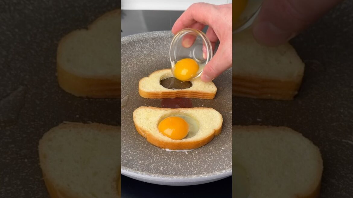 THE FASTEST WAY TO MAKE AN EGG SANDWICH! THE FASTEST WAY TO MAKE AN EGG SANDWICH!