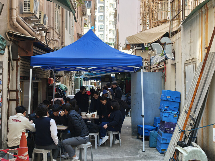 Urban Banquet at the Curb: Hong Kong’s Third-Space Dining - Image 5 of 12