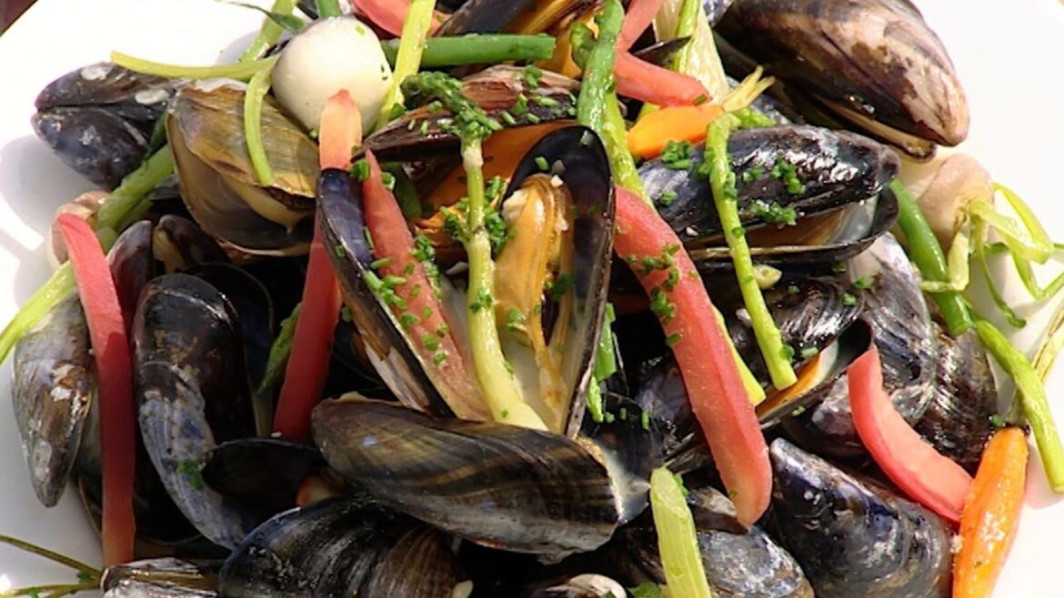 How to Cook Mussels Two Ways - Classic Marinara & Mediterranean Style